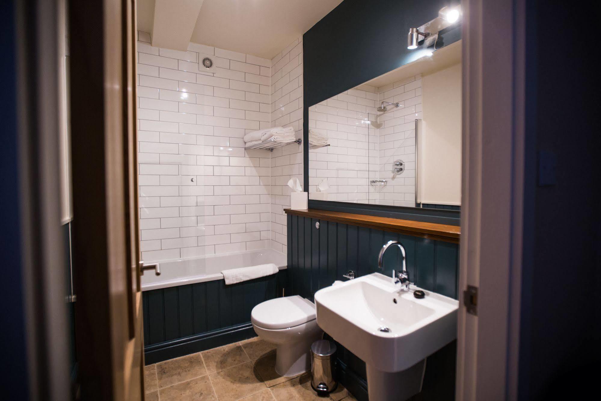 Hotel The Blue Boar Witney Exterior foto